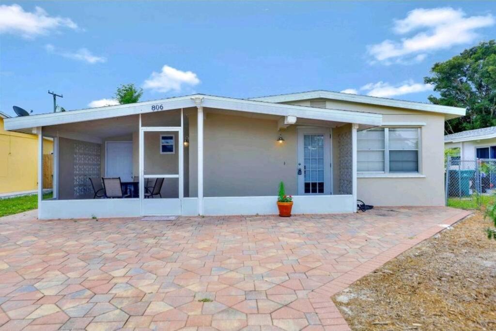 Comfy 3 Bedroom With Parking & Close To Everything Holiday home Naples