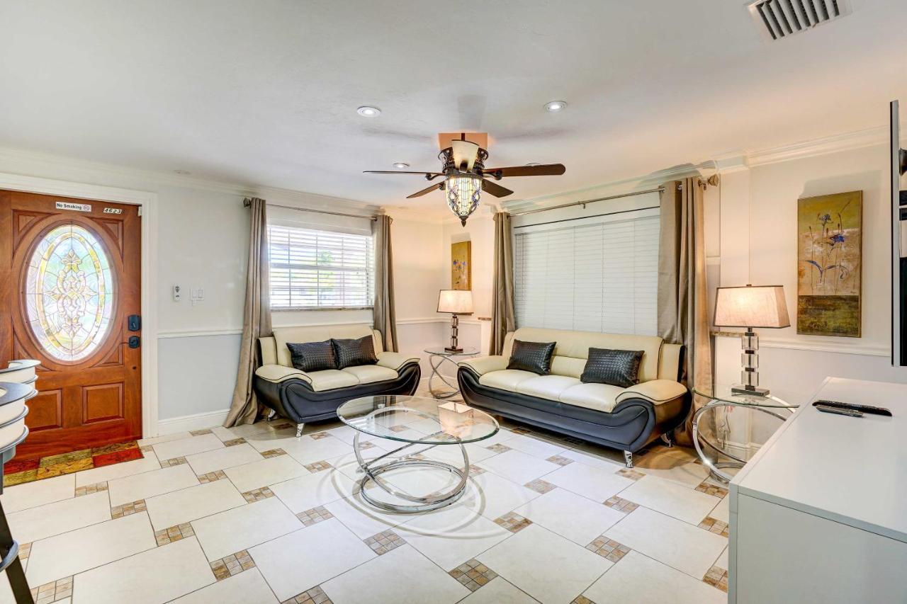 Breezy With Private Outdoor Pool!