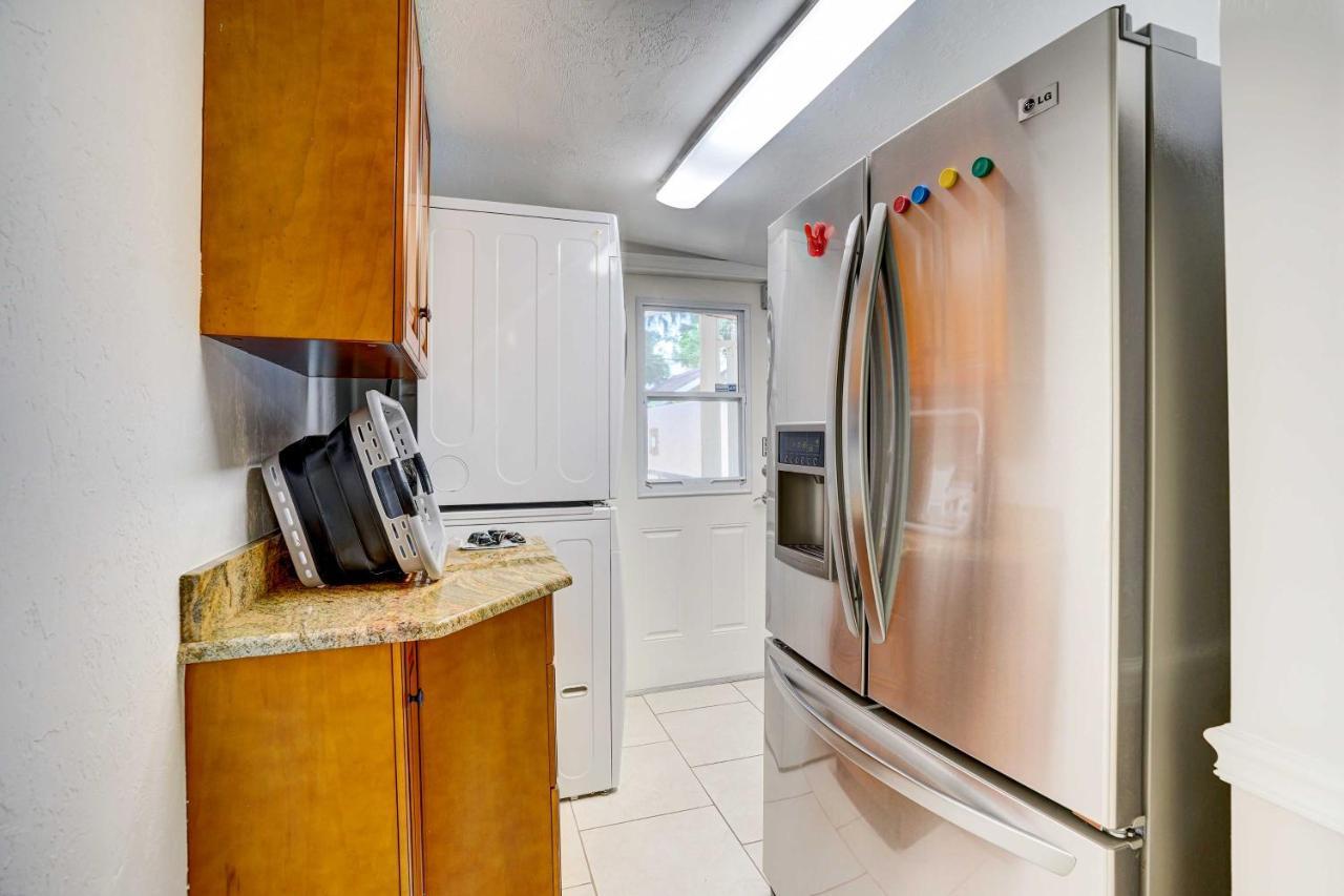 Breezy With Private Outdoor Pool! Holiday home Naples