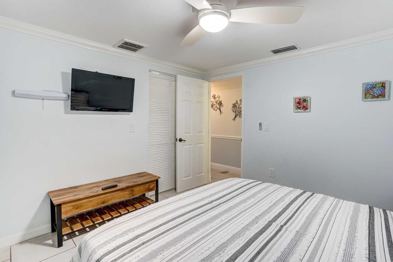 Breezy With Private Outdoor Pool! * Naples