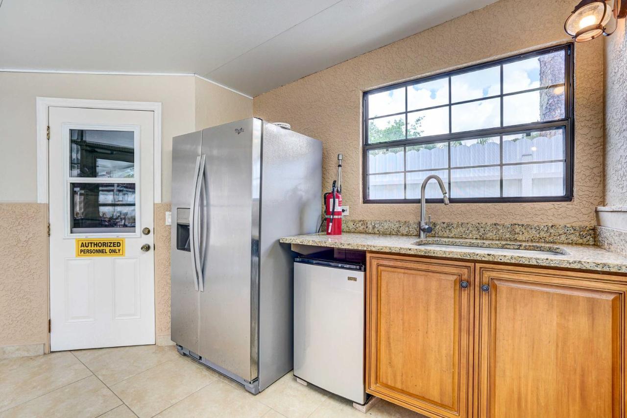 Breezy With Private Outdoor Pool! * Naples