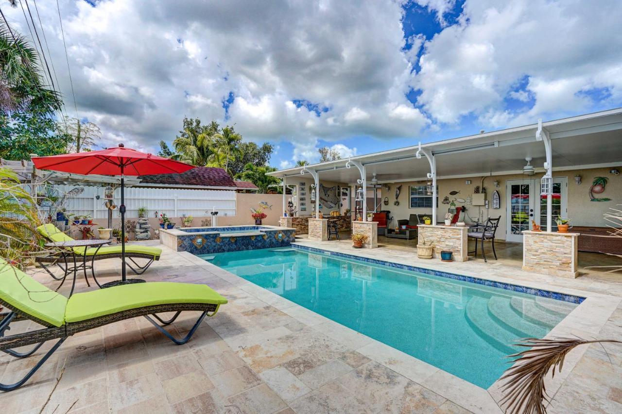 Breezy With Private Outdoor Pool! Naples