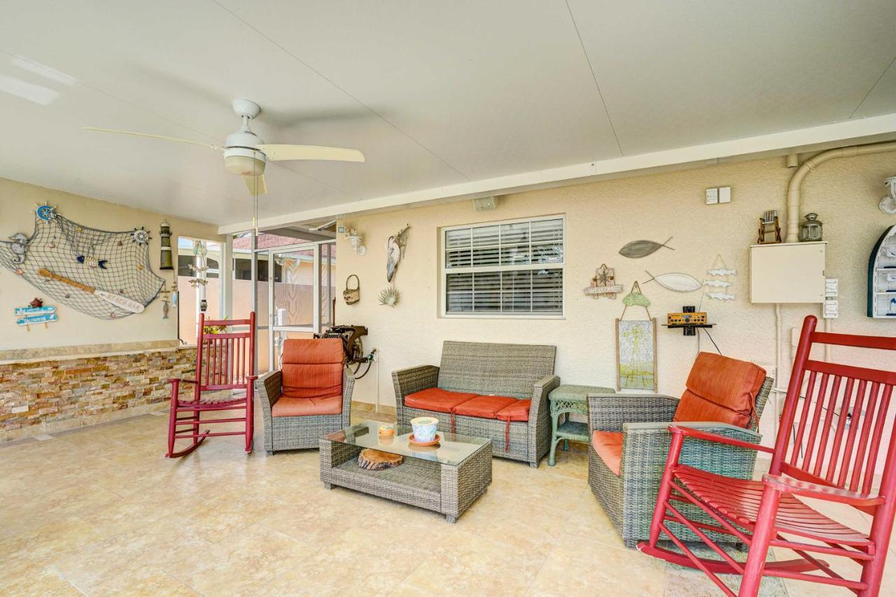 Breezy With Private Outdoor Pool! Holiday home Naples