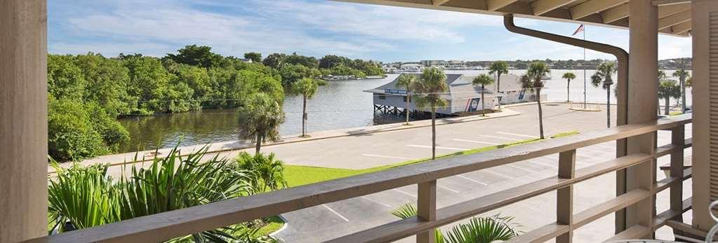 Cove On Bay Hotel 2*