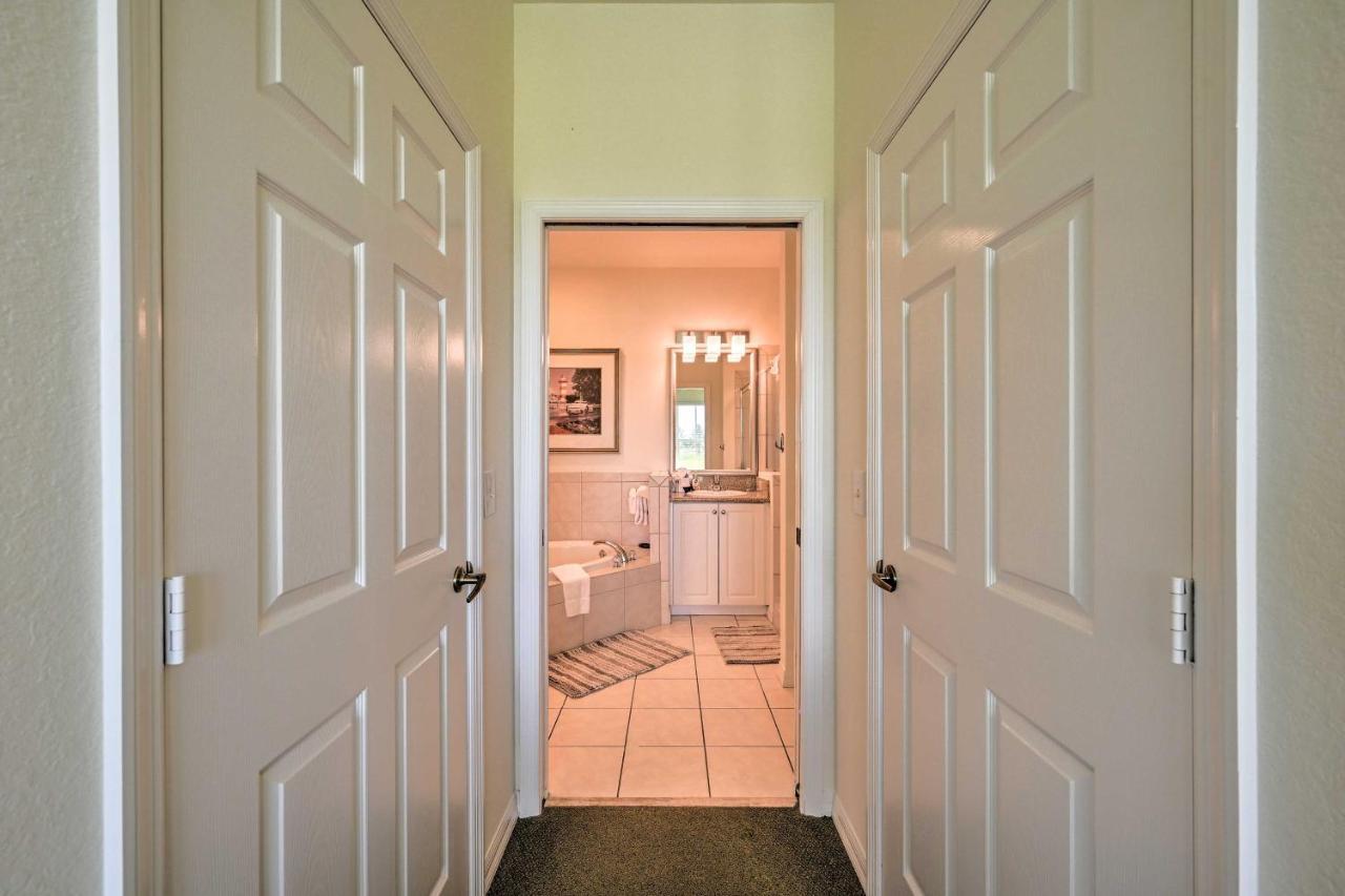 With Golf View And Resort-style Amenities Apartment Naples