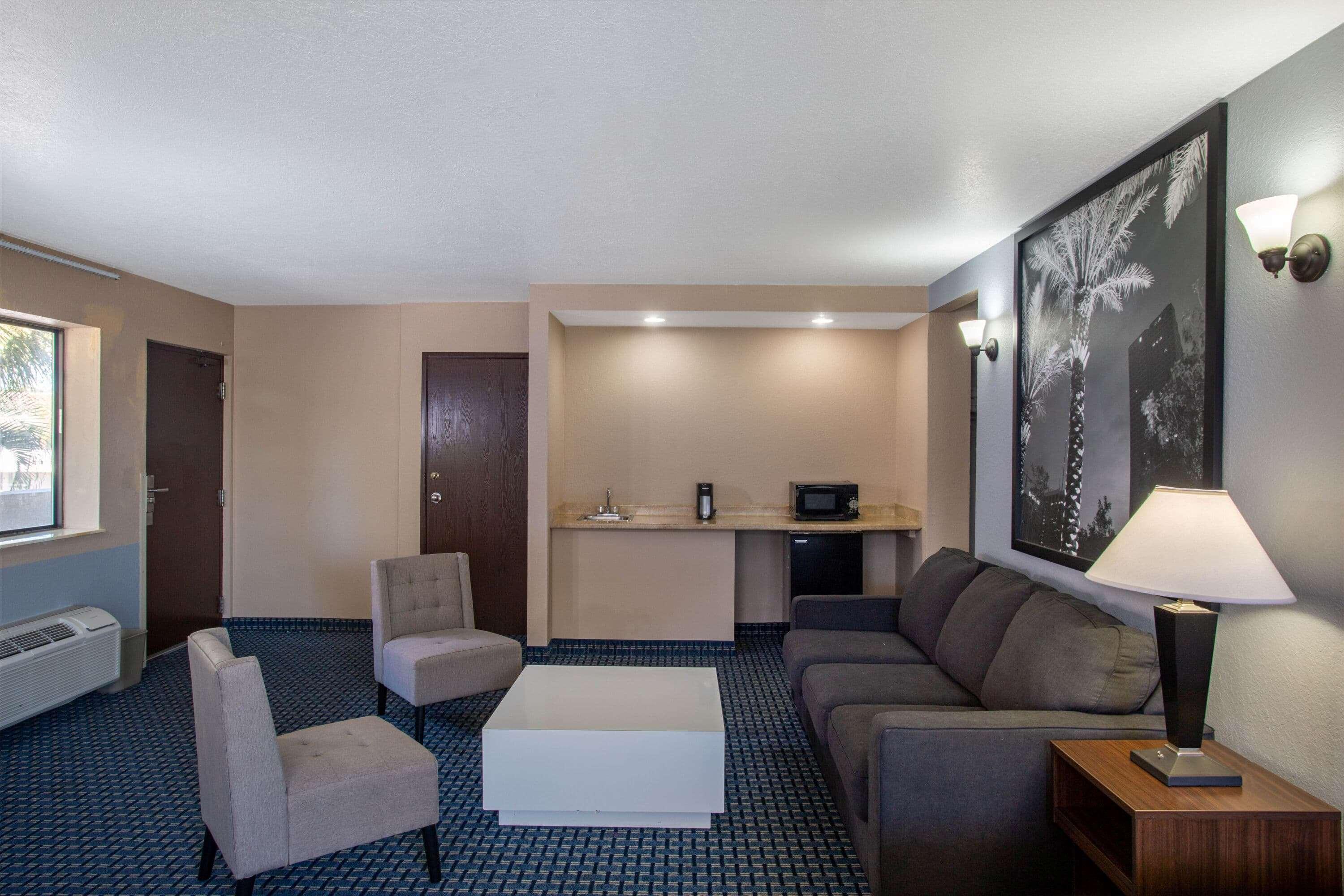 Hotel Super 8 By Wyndham Naples Golden Gate