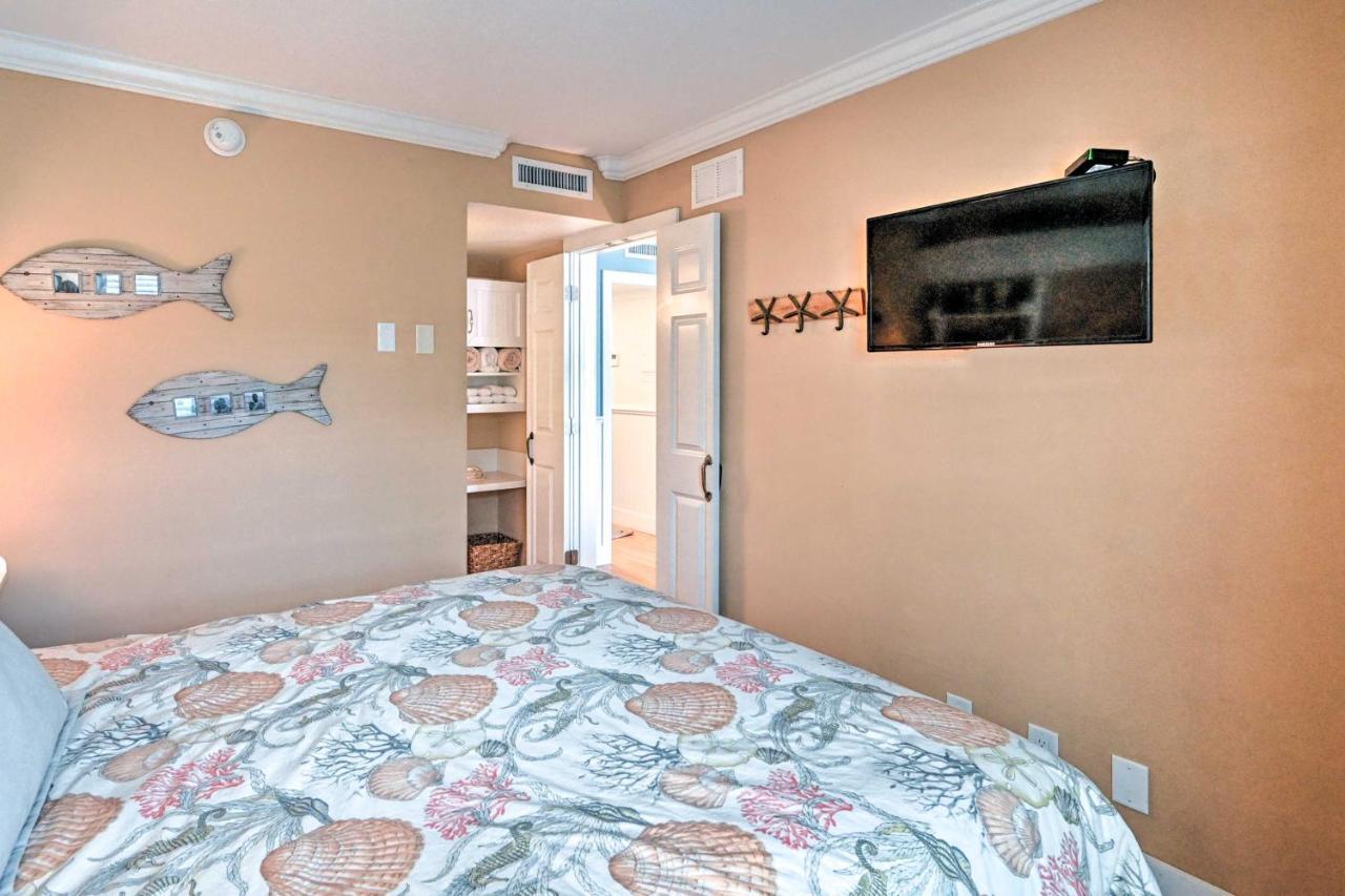 With Pool Access Walk To Shopping And Beach! Naples