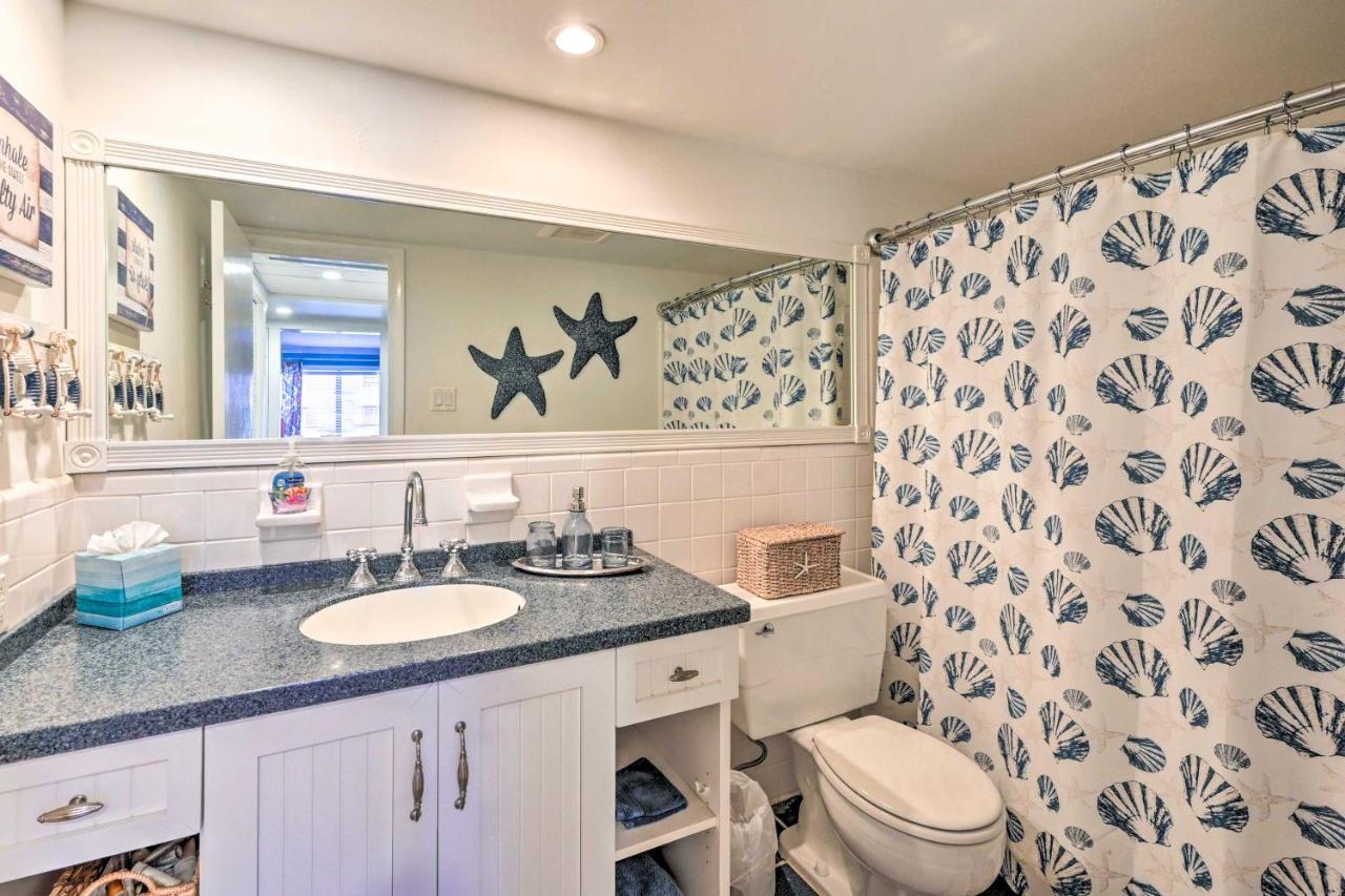 Apartment With Pool Access Walk To Shopping And Beach!