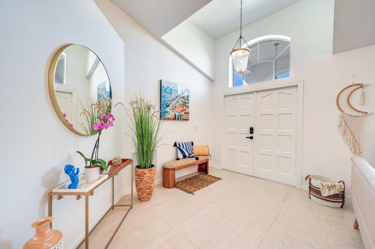 Modern Oasis With Saltwater Pool And Spa! Holiday home Naples