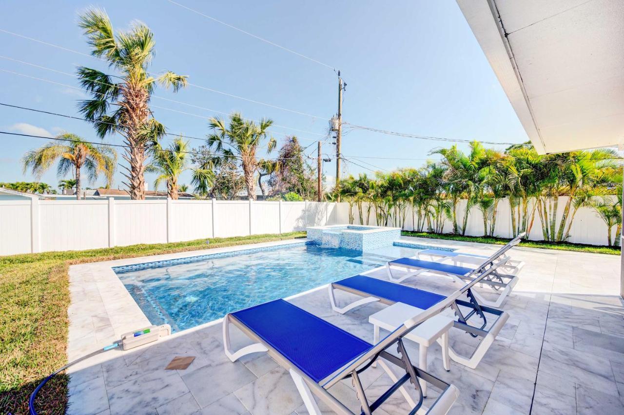 Vacation Private Pool And Hot Tub! Holiday home