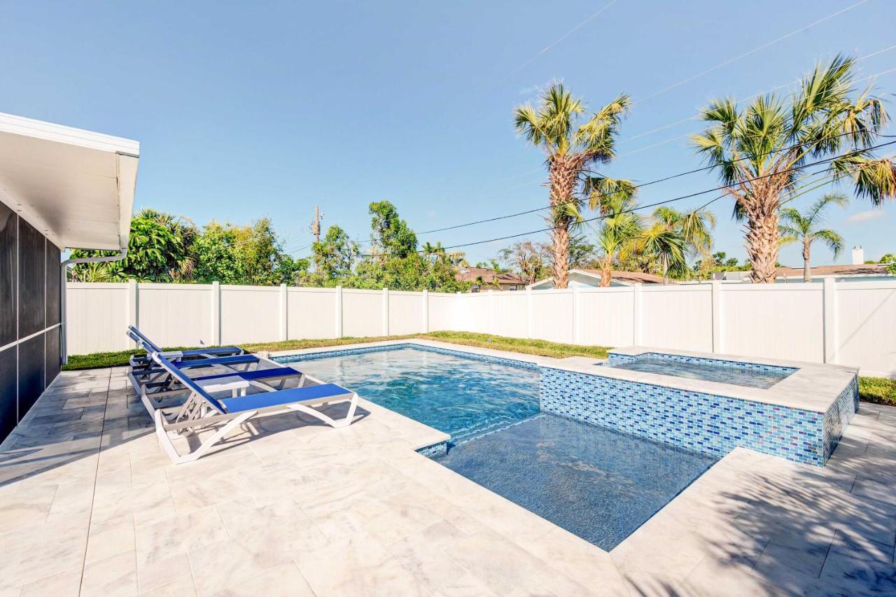 Vacation Private Pool And Hot Tub! Holiday home Naples