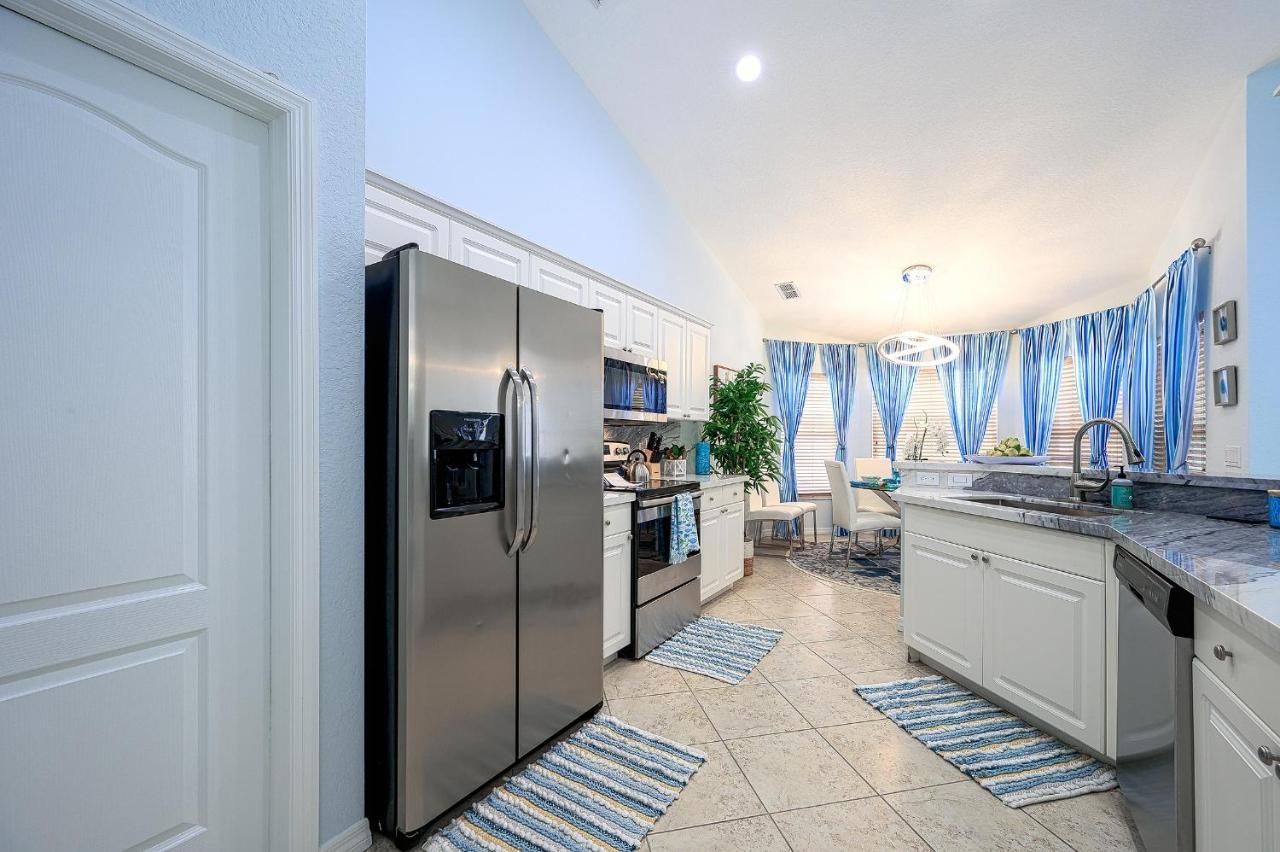 Briarwood Delight Has Brand New Pool/spa! Holiday home Naples