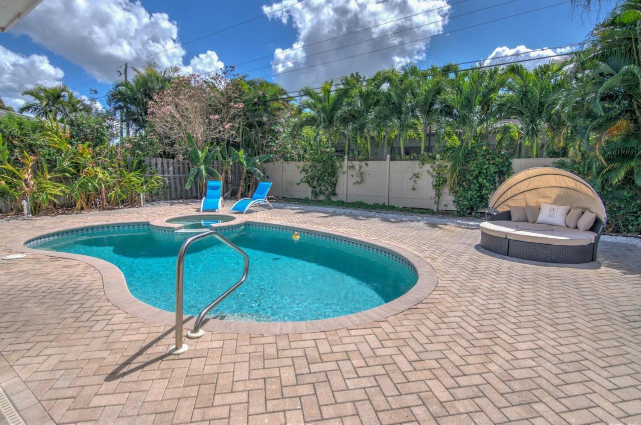 Relax Poolside & Walk Or Bike To The From Amazing Pool Home! * Naples