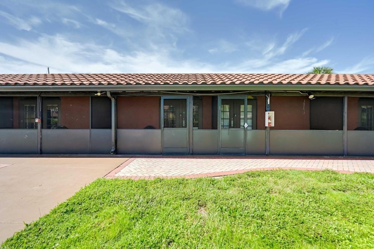 Breezy With Screened Porch! Apartment Naples