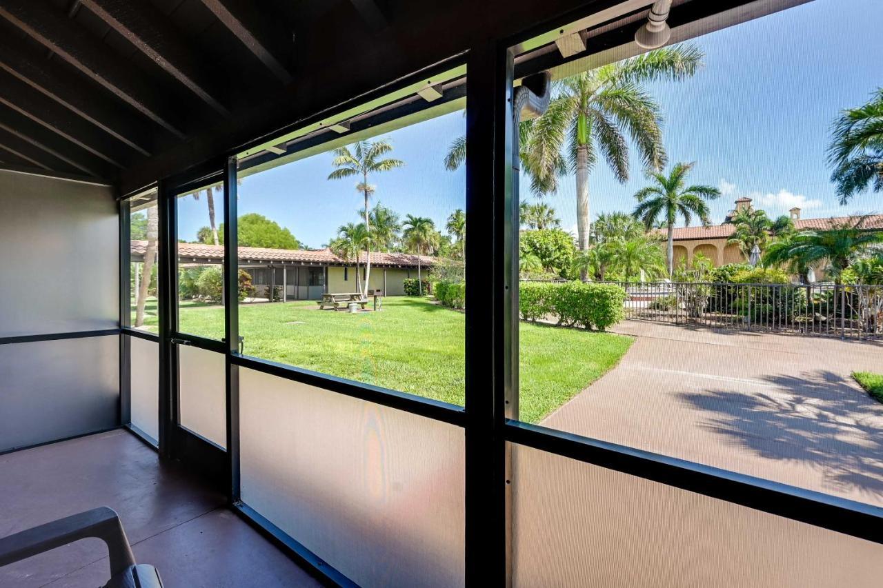 Apartment Breezy With Screened Porch!