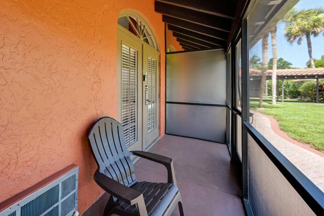 Breezy With Screened Porch! Apartment