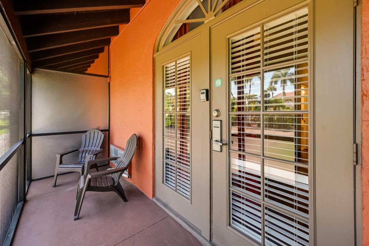 Apartment Breezy With Screened Porch! *