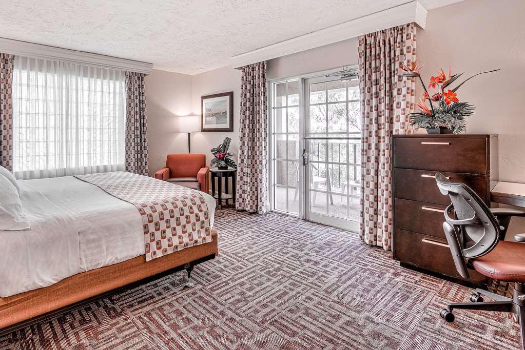 Hotel Of Naples, Tapestry Collection By Hilton Naples