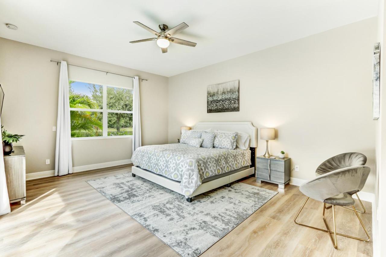 Modern W Screened Pool, Hot Tub, & Comm Amenities! Holiday home Naples