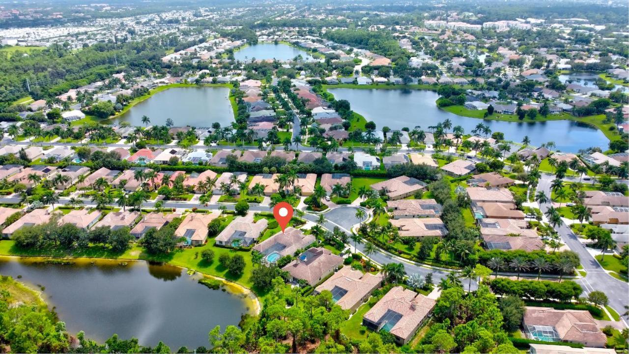 Modern W Screened Pool, Hot Tub, & Comm Amenities! Holiday home Naples