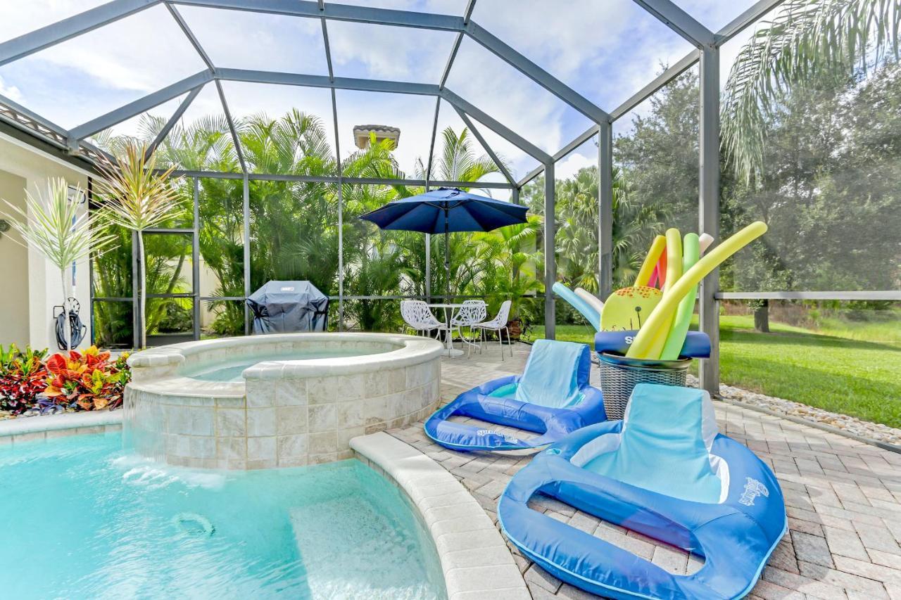 Holiday home Modern W Screened Pool, Hot Tub, & Comm Amenities! *