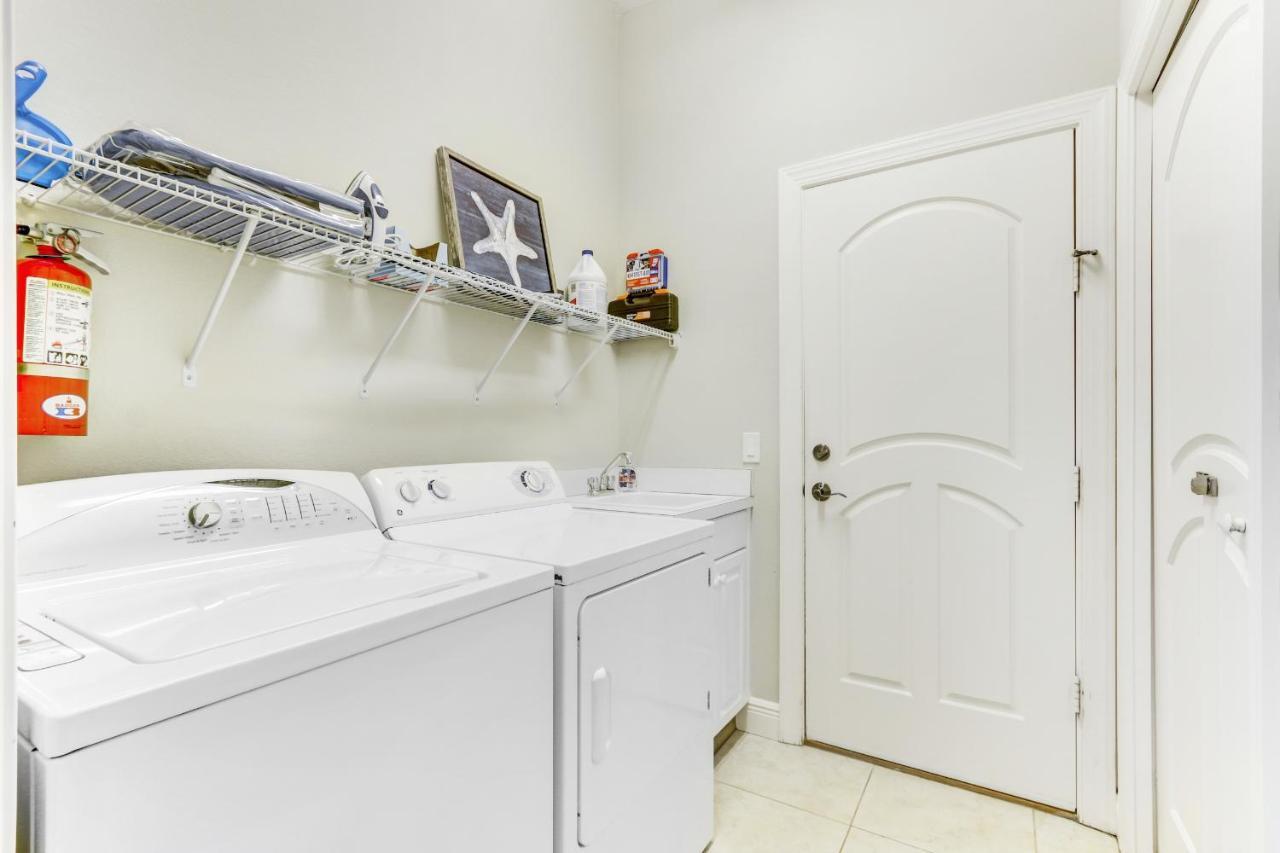 Modern W Screened Pool, Hot Tub, & Comm Amenities! Holiday home *