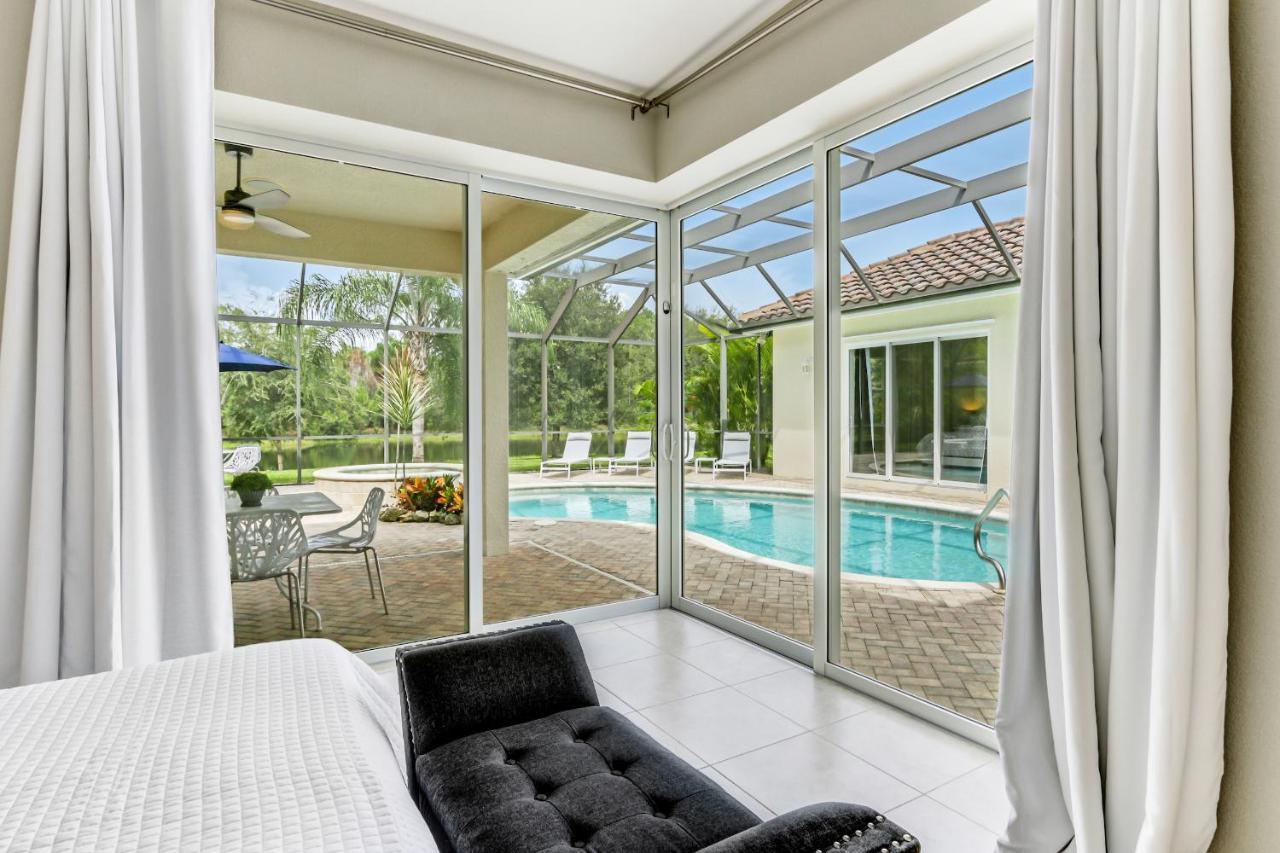 Modern W Screened Pool, Hot Tub, & Comm Amenities! * Naples