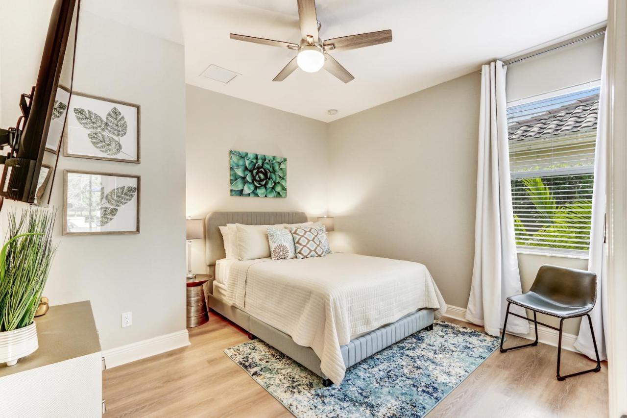 Modern W Screened Pool, Hot Tub, & Comm Amenities! Naples