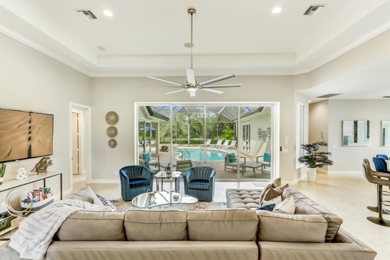 Holiday home Modern W Screened Pool, Hot Tub, & Comm Amenities! Naples