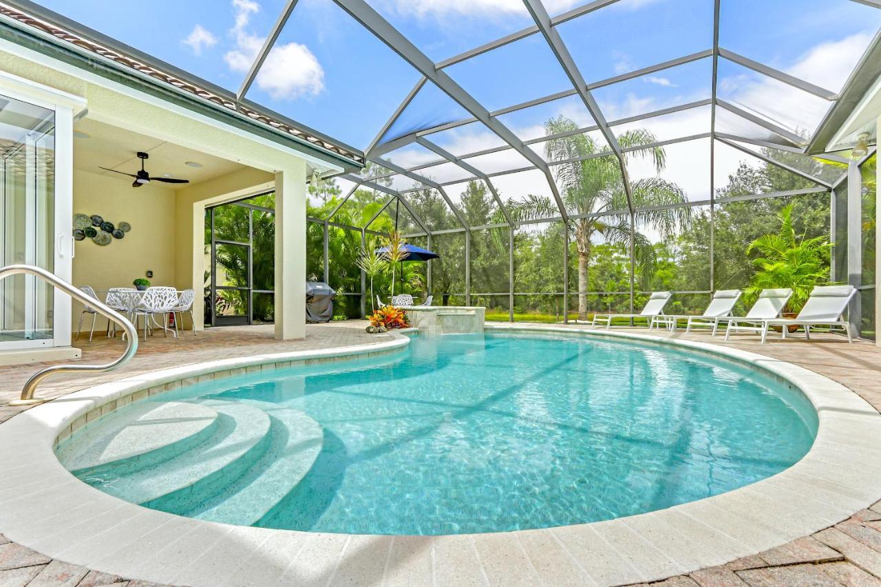 Modern W Screened Pool, Hot Tub, & Comm Amenities! Naples