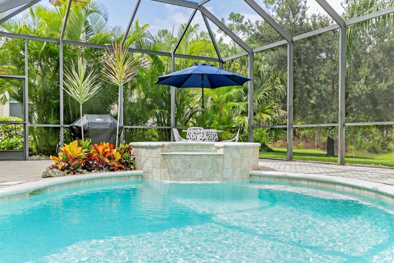 Modern W Screened Pool, Hot Tub, & Comm Amenities! Holiday home