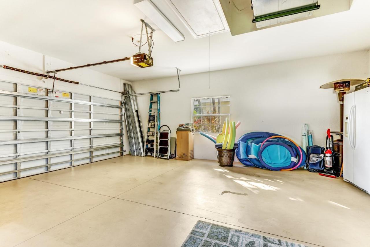 Modern W Screened Pool, Hot Tub, & Comm Amenities! Holiday home *