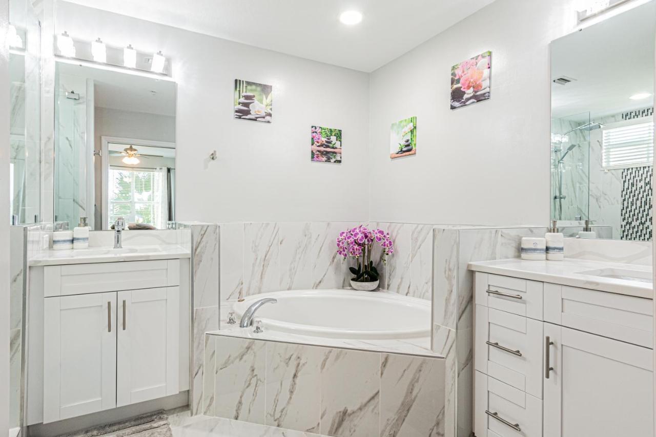Apartment Greenlinks At Lely Luxury White Orchid Fully Renovated Modern 1st Floor 3bdr Golf *