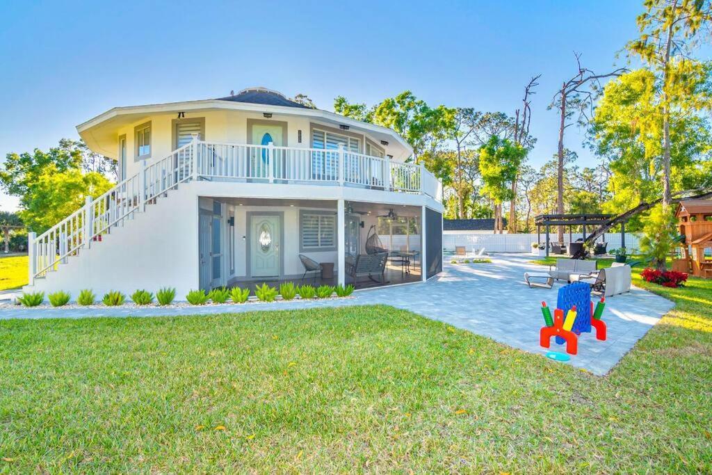 Round Beach House W Pool * Naples