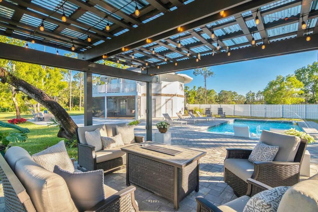 Round Beach House W Pool * Naples