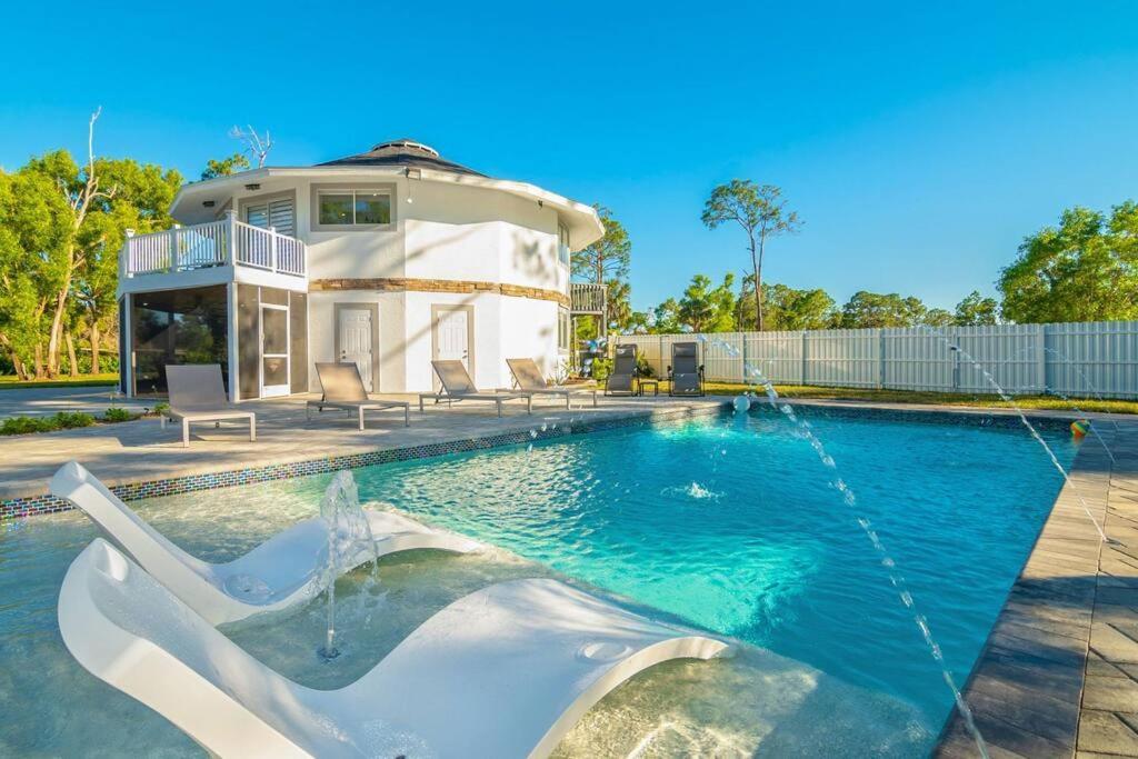 Round Beach House W Pool