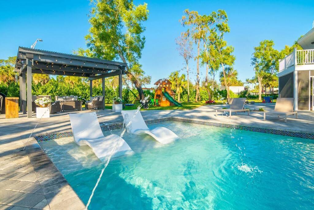 Holiday home Round Beach House W Pool Naples