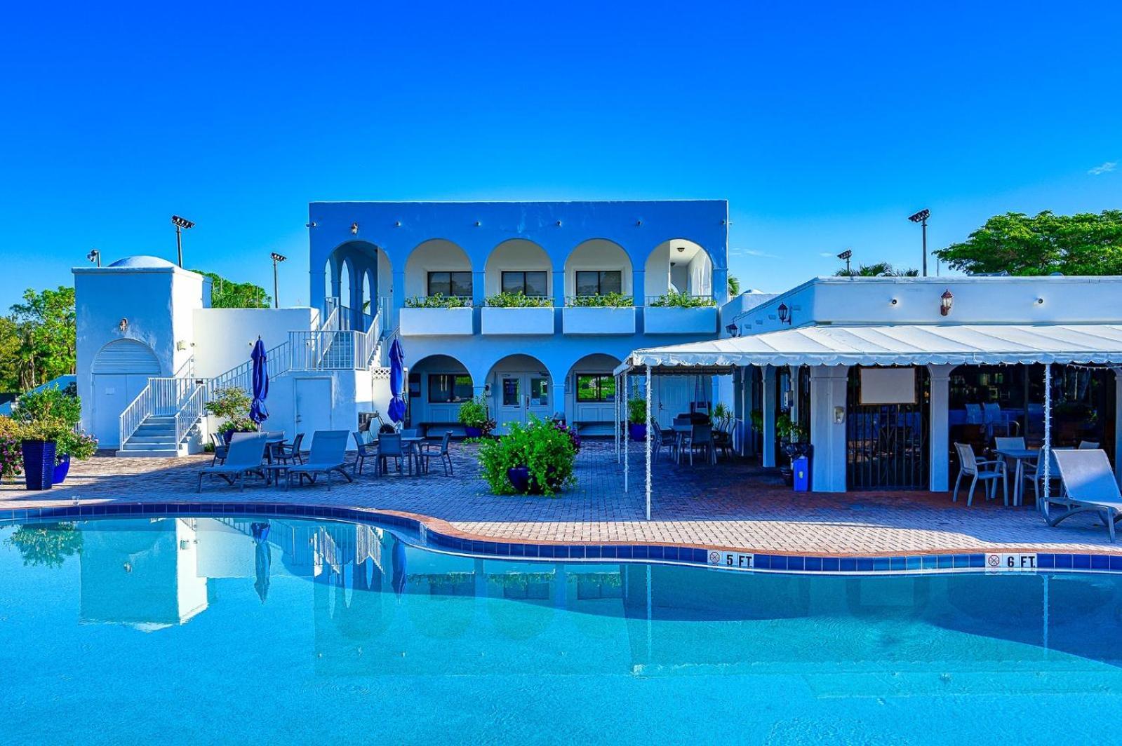 World Tennis Club 726 Tennis Swimming Pool Close To And Restaurants *