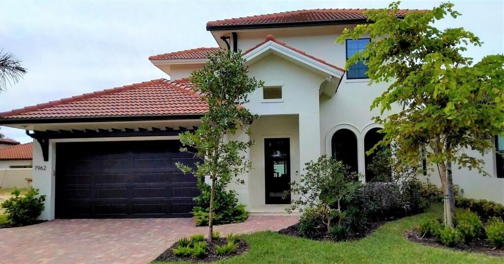 Brand New - 4bd3bth - Lely - Heated Pool - Players Club Included - Min 2 Week Holiday home *