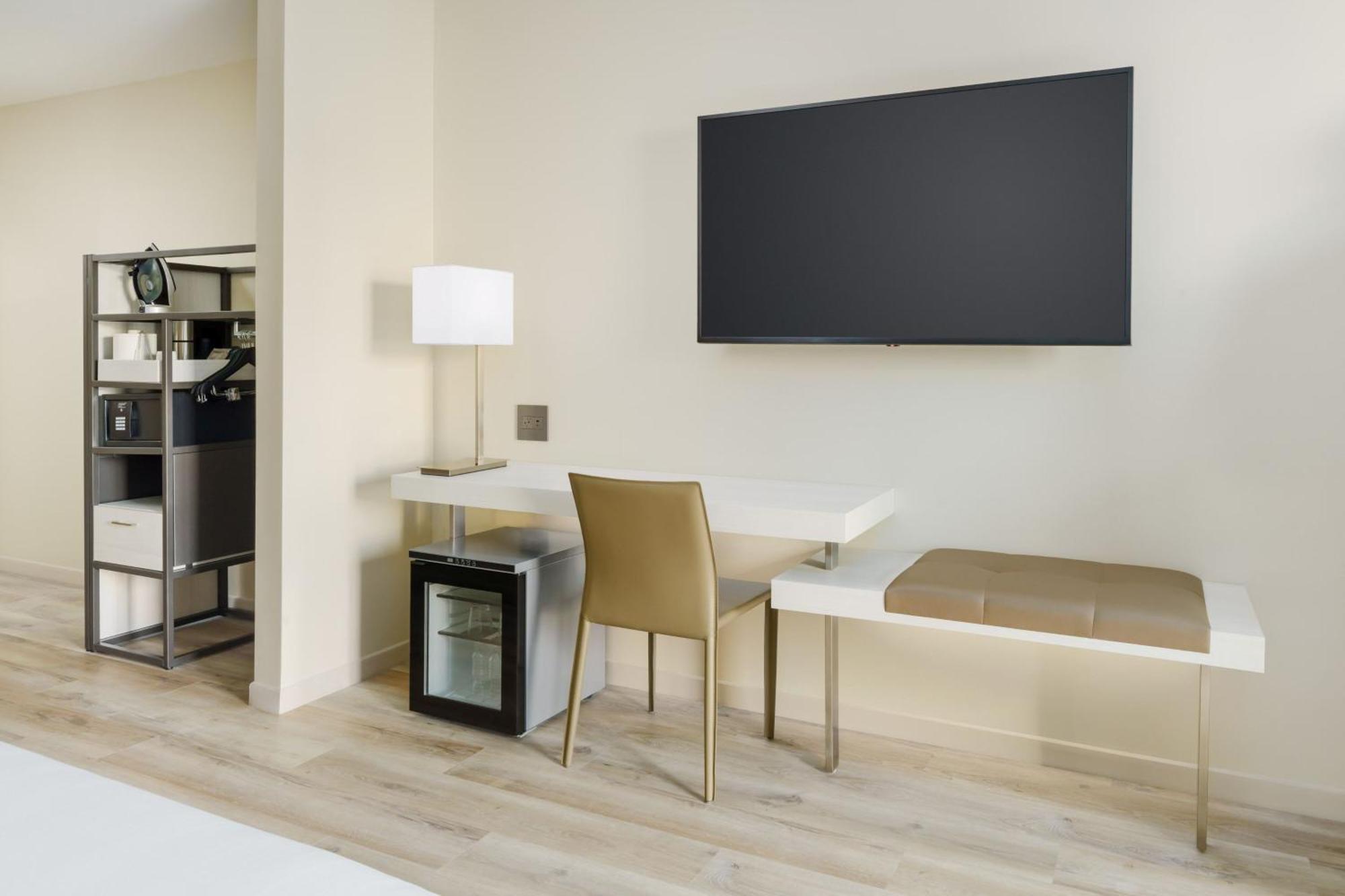 Hotel Ac By Marriott 5th Avenue Naples