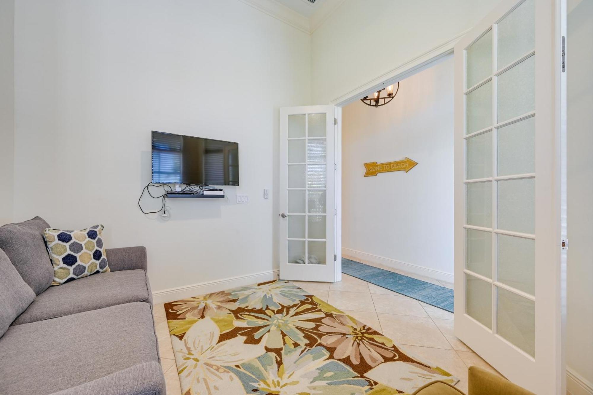 Holiday home Chic Retreat With Private Heated Pool And Lanai Naples