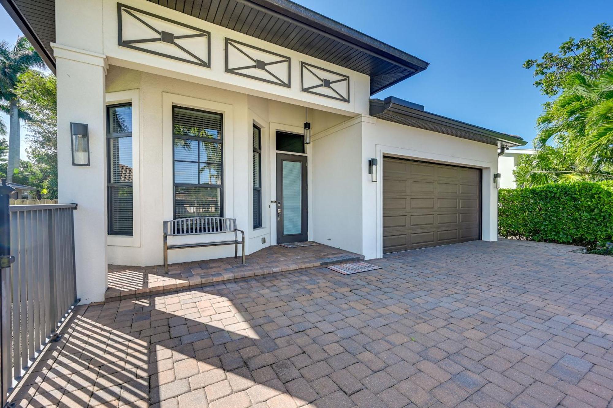 Chic Retreat With Private Heated Pool And Lanai Holiday home Naples