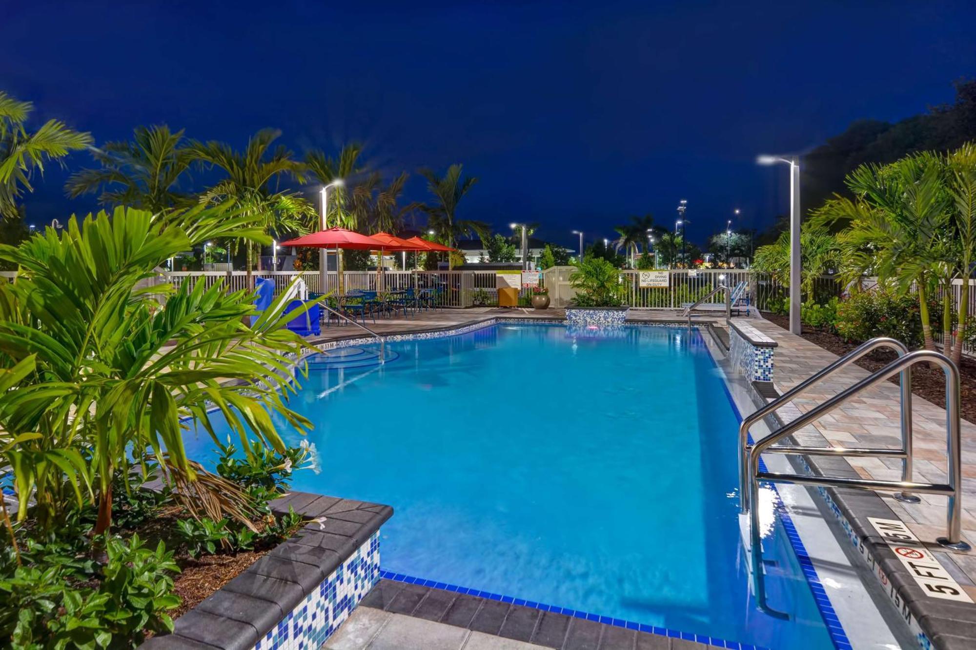 Hotel Home2 By Hilton I-75 Pine Ridge Road Naples