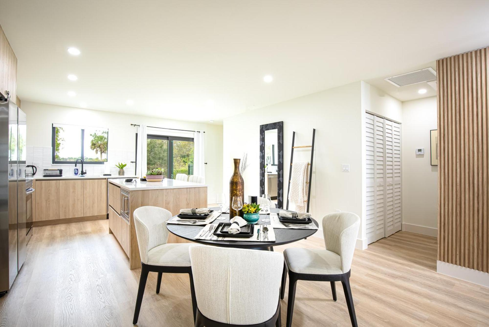 Black Vanilla - Stylish Symphony 3miles Downtown Apartment Naples