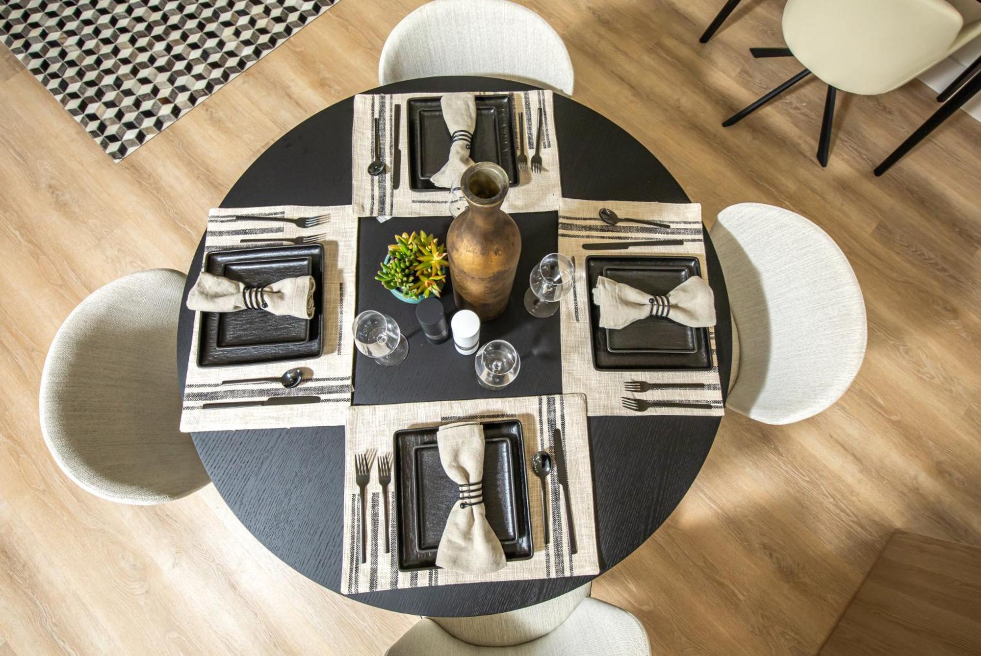 Black Vanilla - Stylish Symphony 3miles Downtown Apartment *