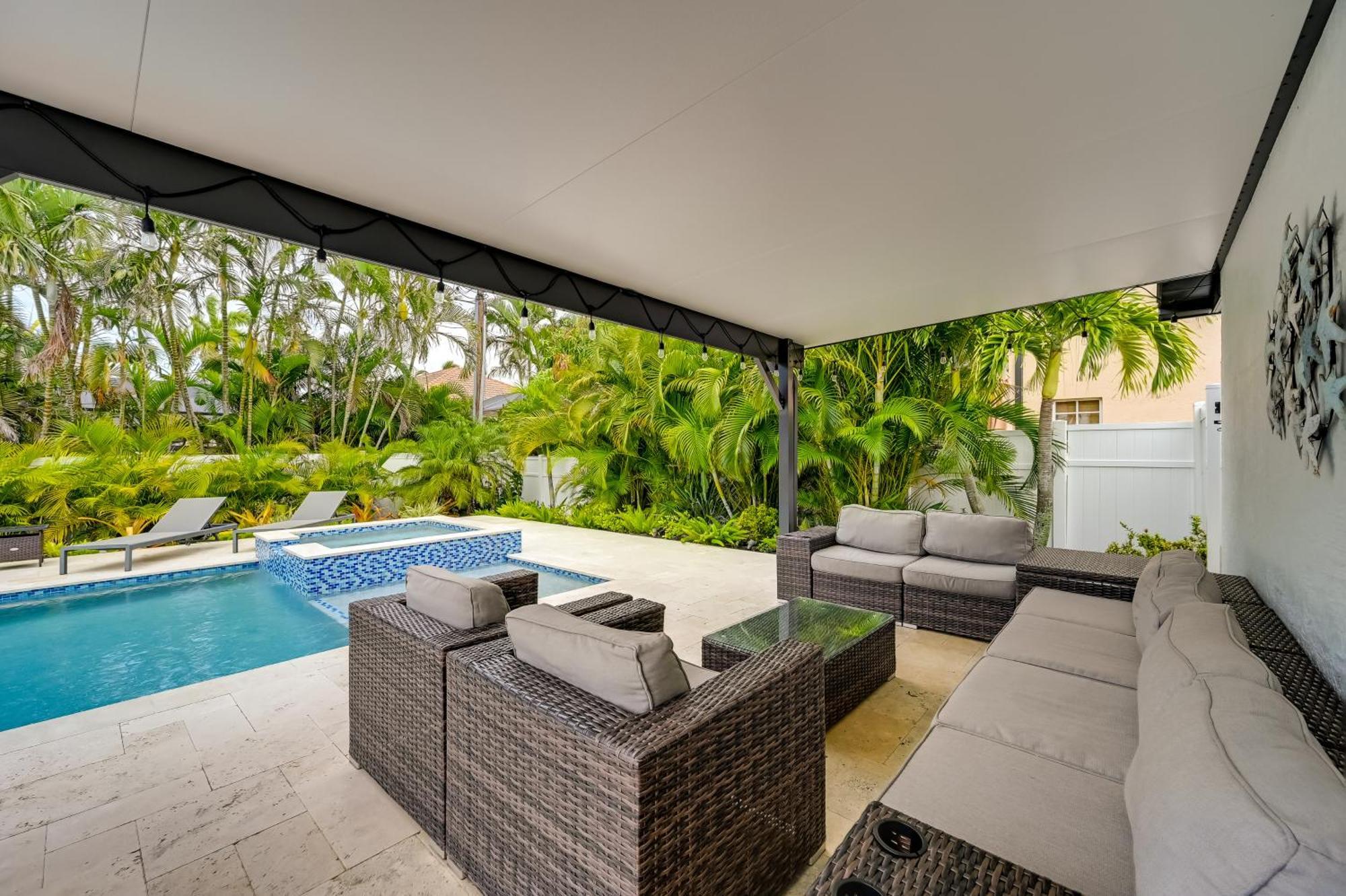 With Patio Less Than 1 Mi To Beaches!