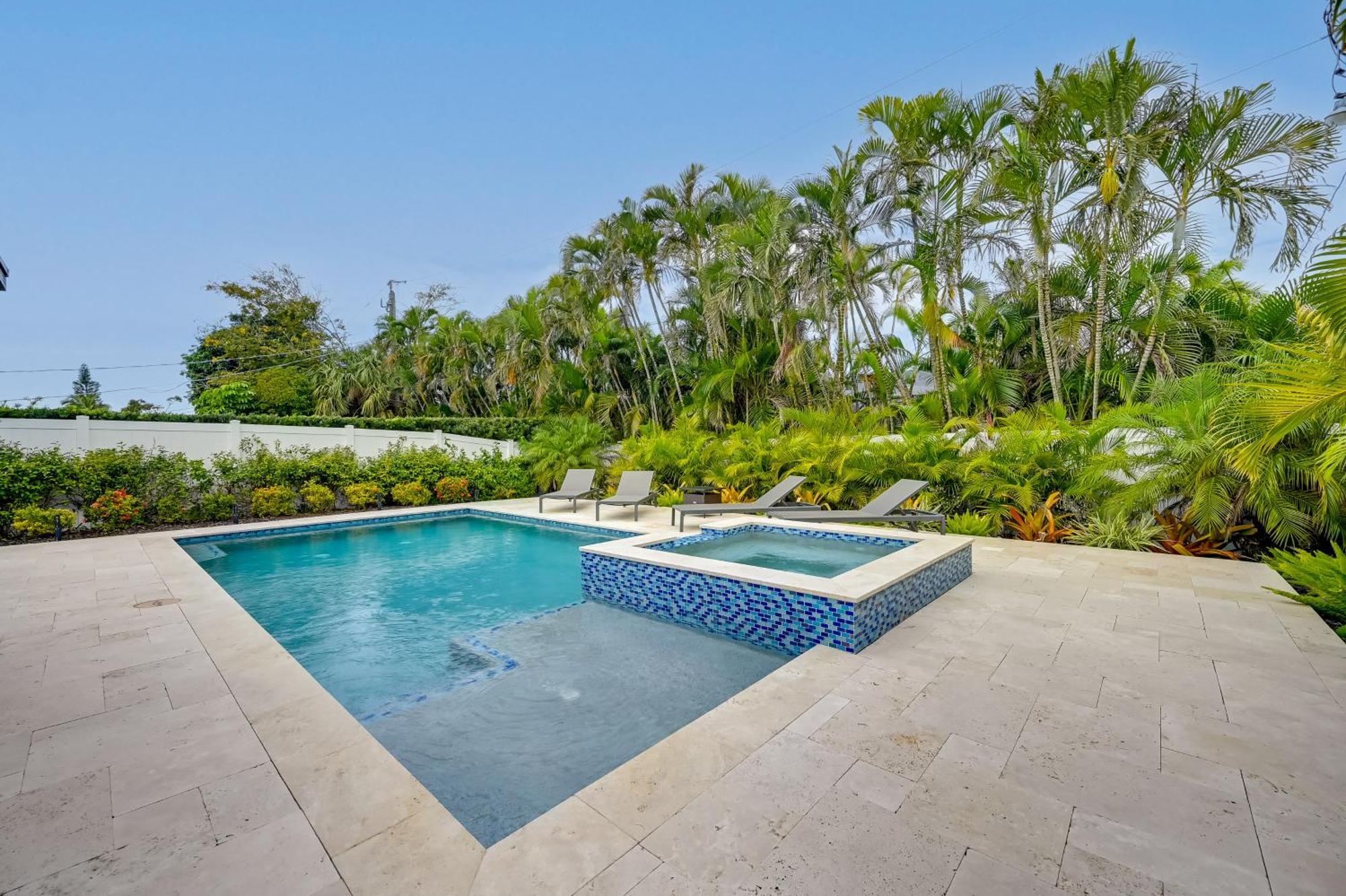 Holiday home With Patio Less Than 1 Mi To Beaches!