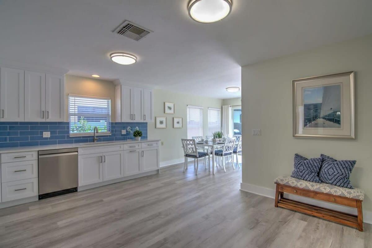 Newly Refurbished Park With A Heated Pool Naples