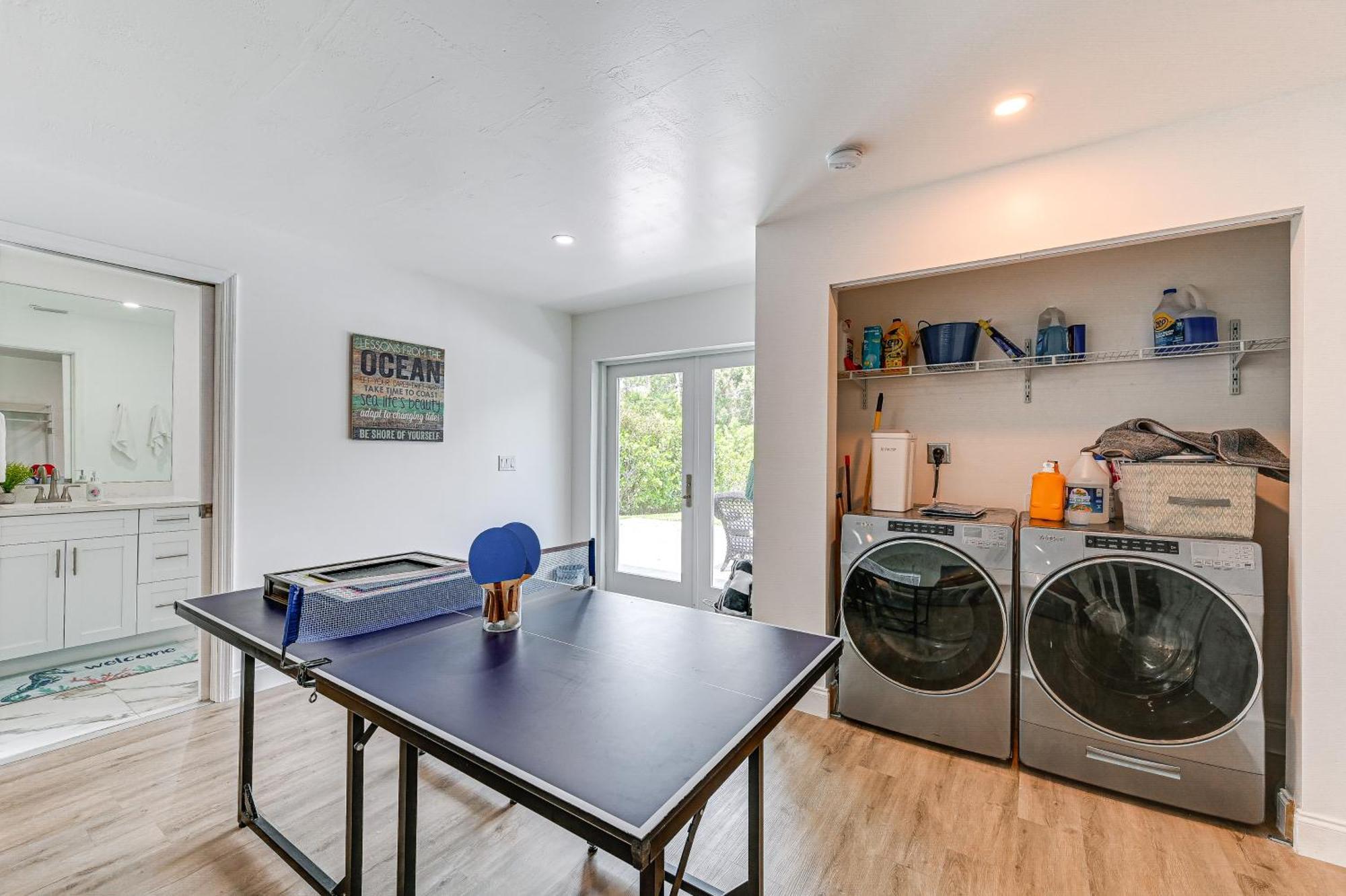 Escape With Furnished Patio And Private Pool! Naples