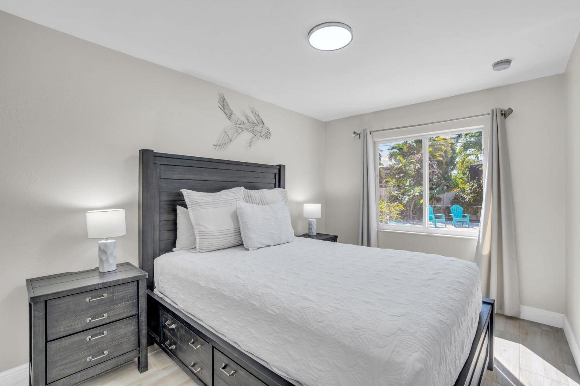 Relax Poolside & Walk Or Bike To The From Amazing Pool Home! * Naples